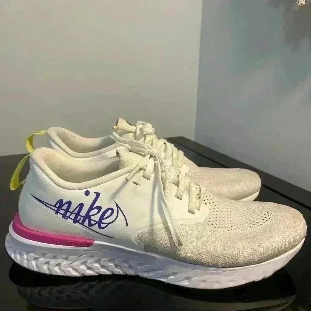 Nike Women's Size 9.5 Odyssey Flyknit 2 Running shoes  BV5736-101
